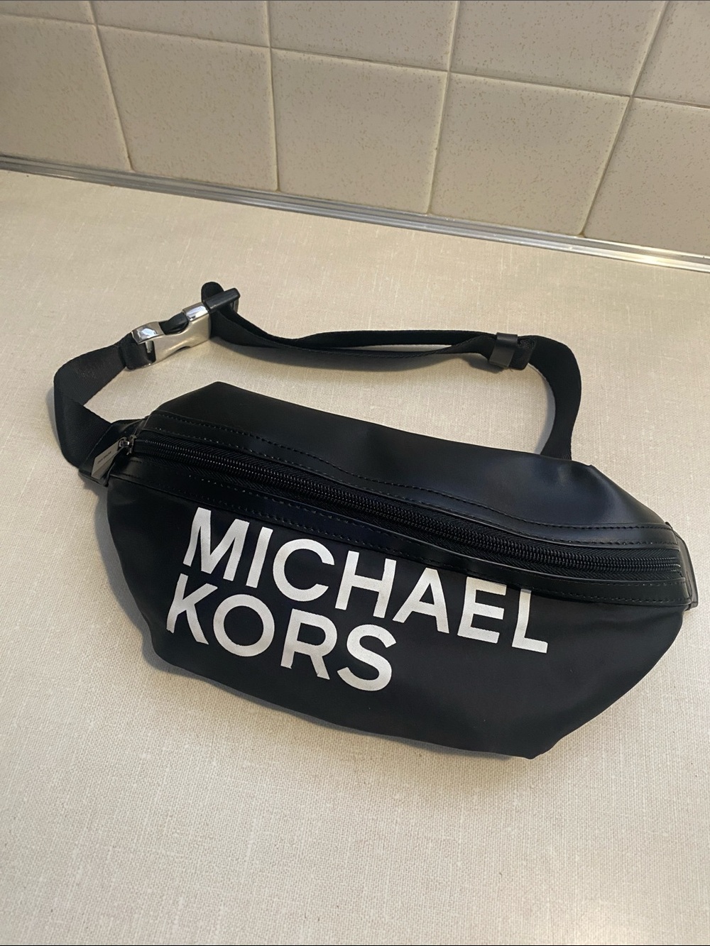 Michael Kors Signature Sling‎ Bag Fanny Pack Silver Hardware unisex